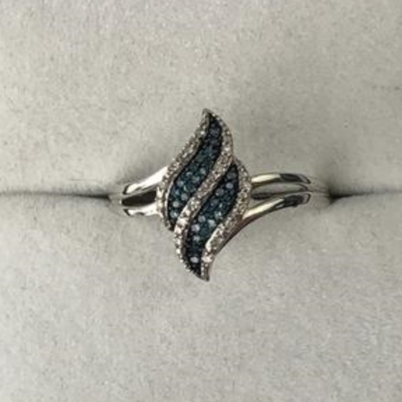 10K white gold genuine diamond blue sapphire ring - Picture 5 of 5